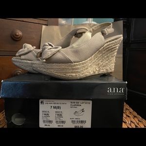 EUC ANA size 7